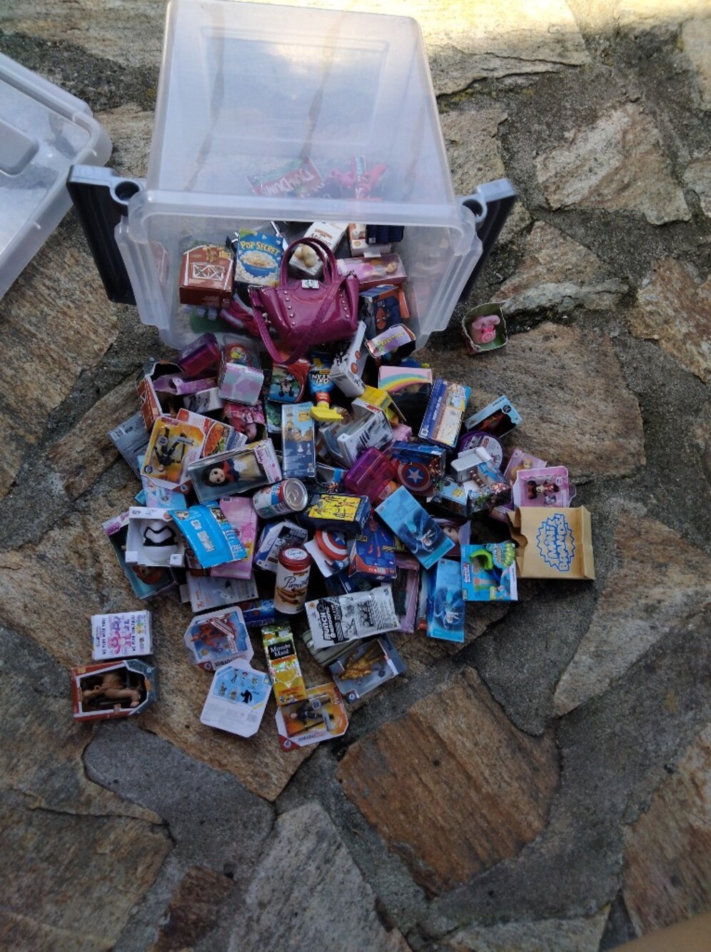 110 Mini Brands - Picture 2 of 7